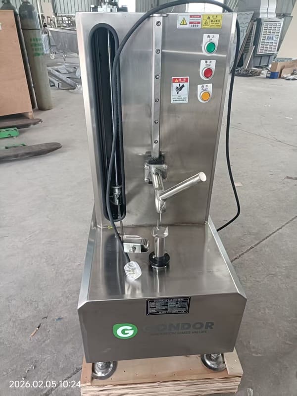 Pineapple peeling machine