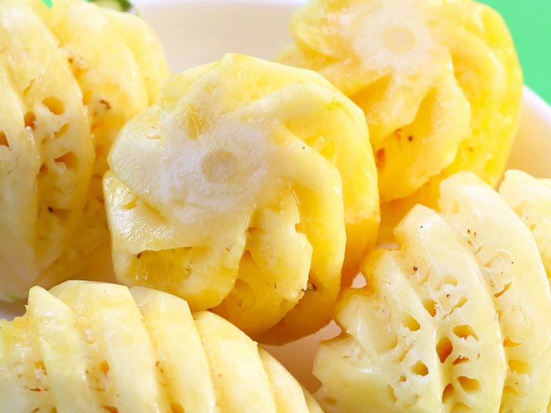 Sbucciare l'ananas