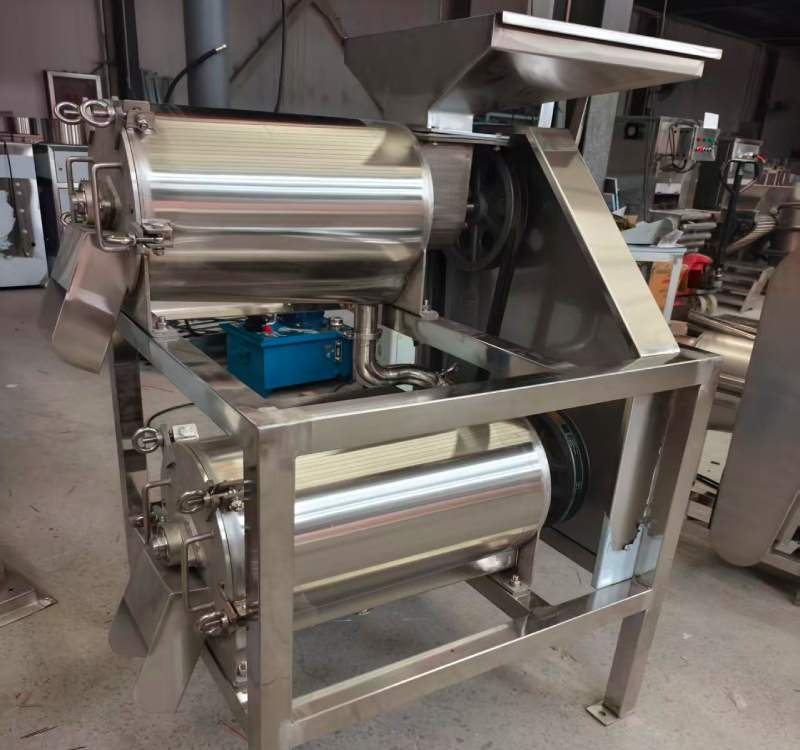 Rear view of the fruit pulper