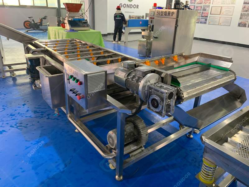 Side view of the bubble cleaning machine